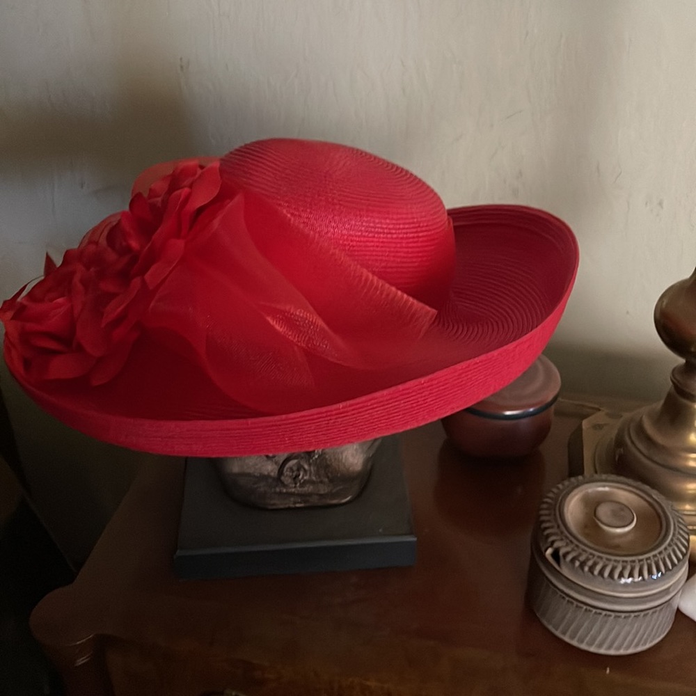 Red straw hat - Picture 2 of 2